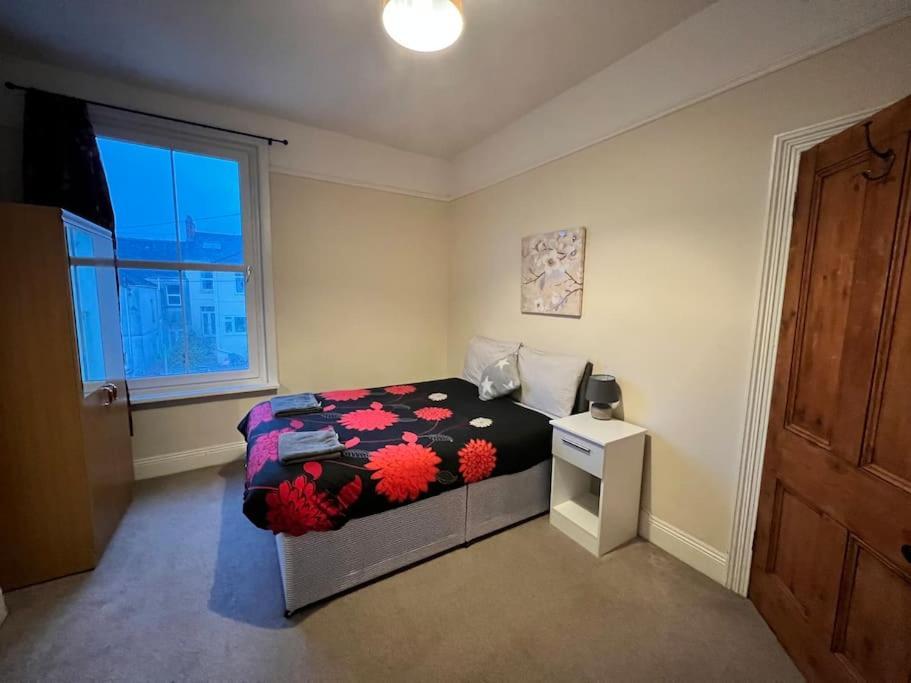 Entire First Floor Apartment - Central Plymouth *