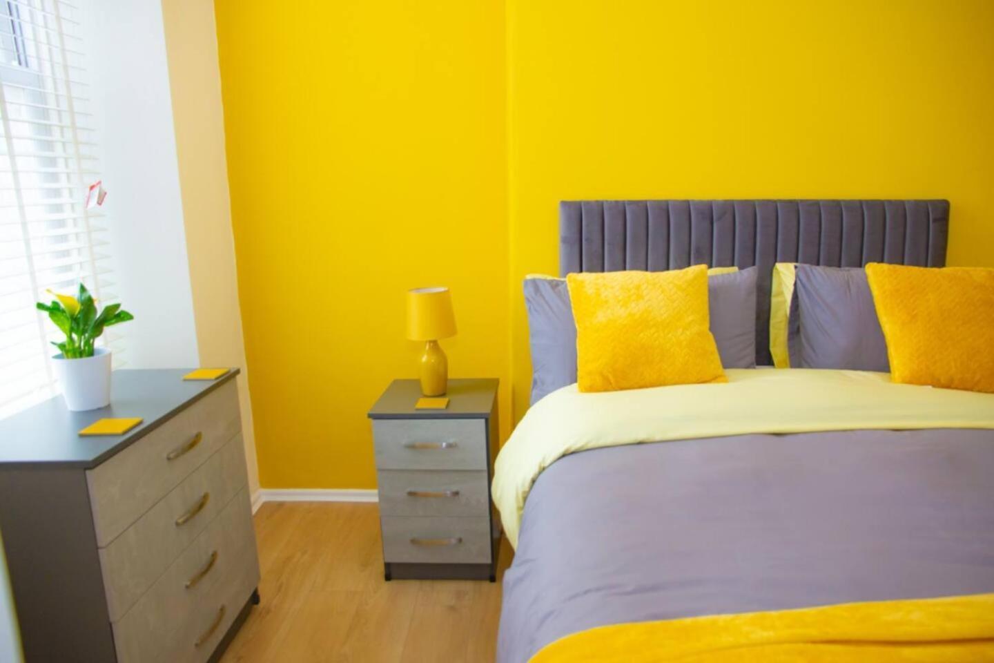 Sunny Seaside 1br Flat In Street Parking