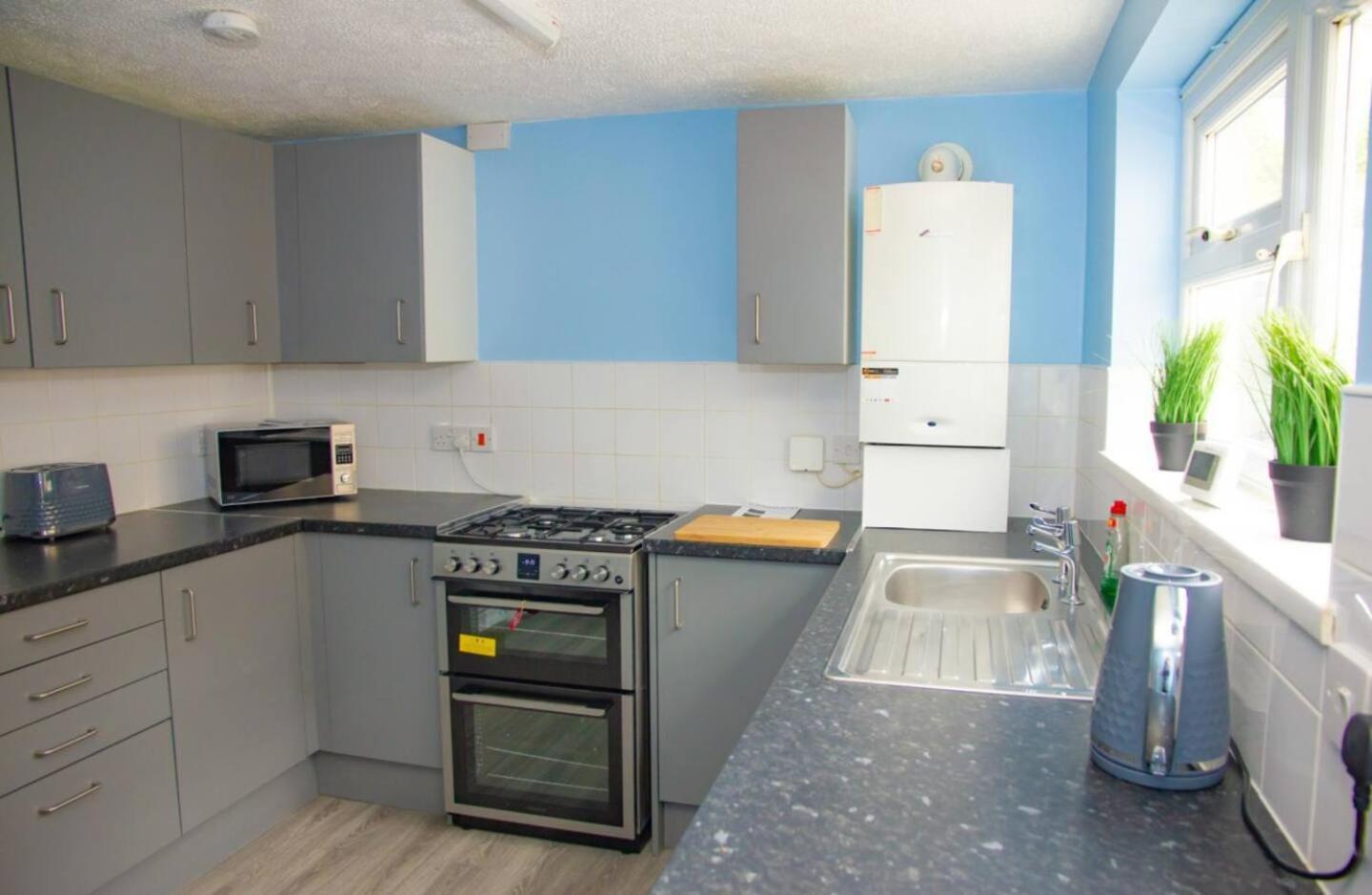 Sunny Seaside 1br Flat In Street Parking *