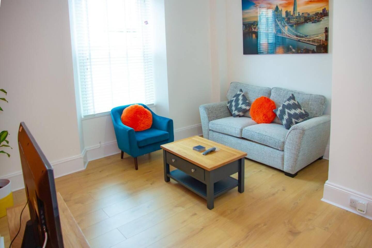Sunny Seaside 1br Flat In Street Parking