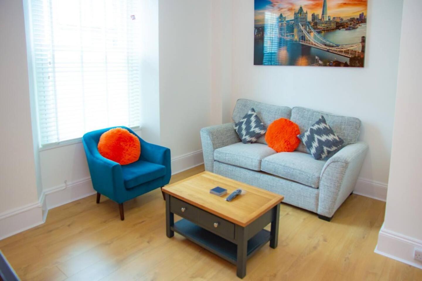 Sunny Seaside 1br Flat In Street Parking