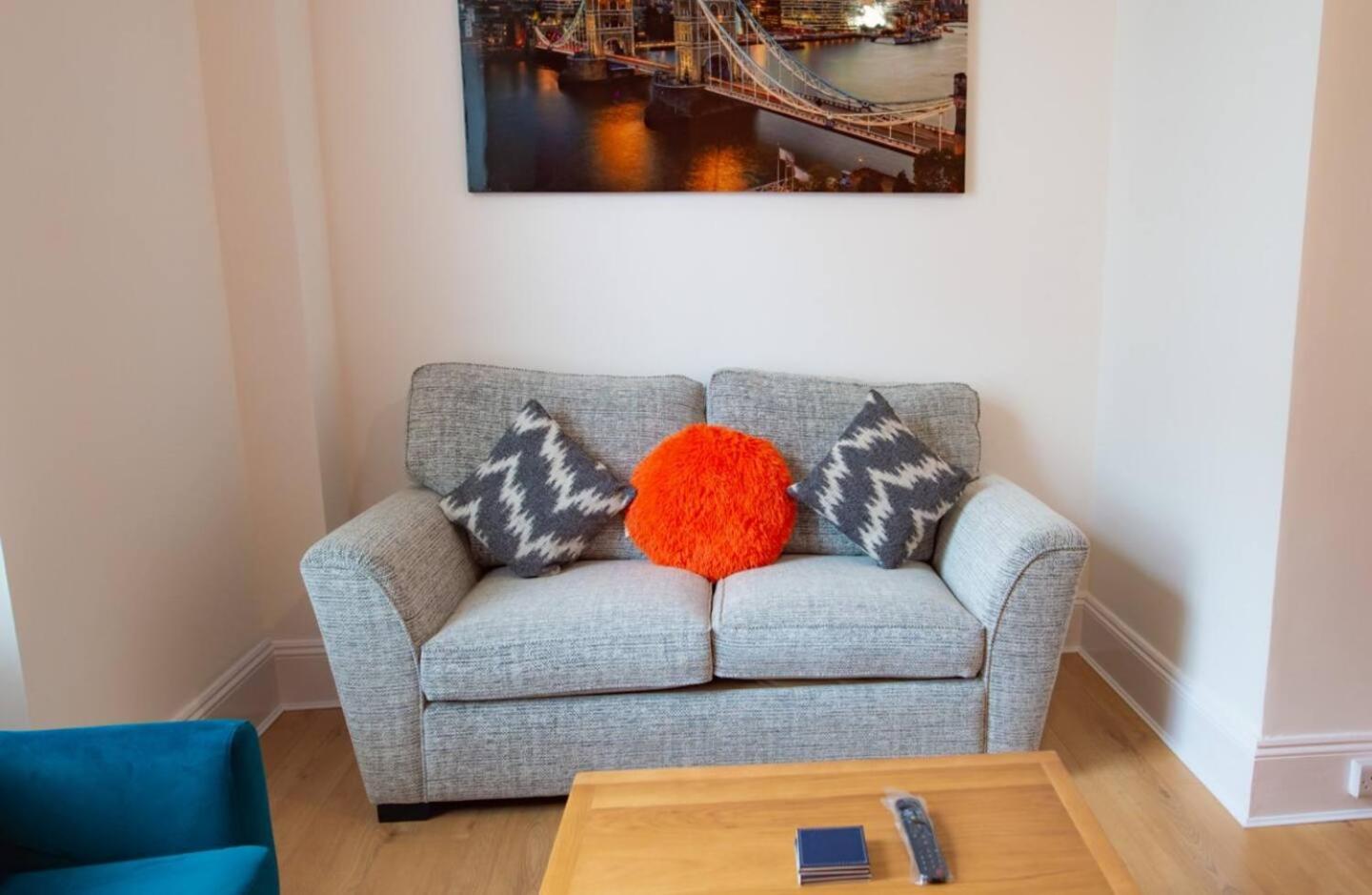 Sunny Seaside 1br Flat In Street Parking Apartment