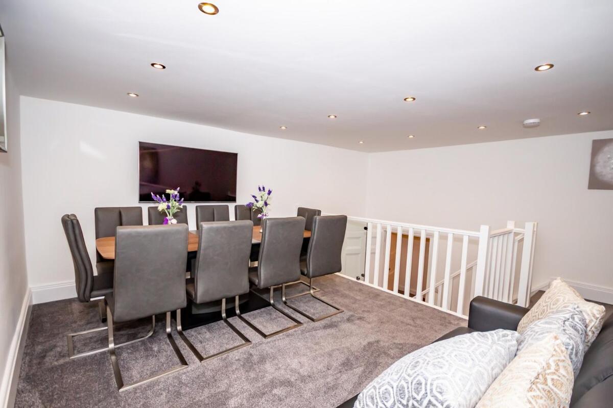 Holiday home Luxury 4 Bedroom Ground Floor *