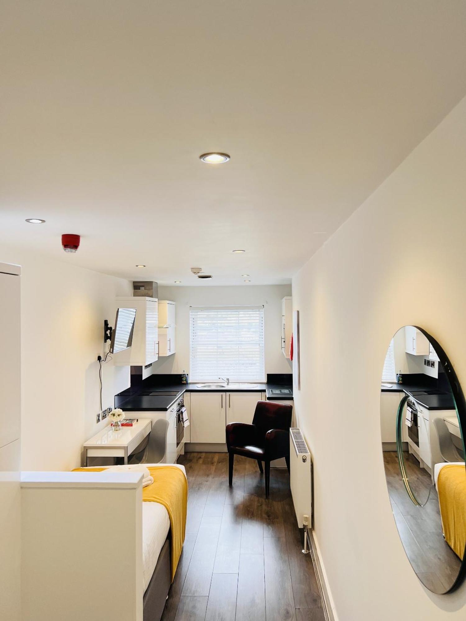 Fox House Studios, Aparthotel 4*