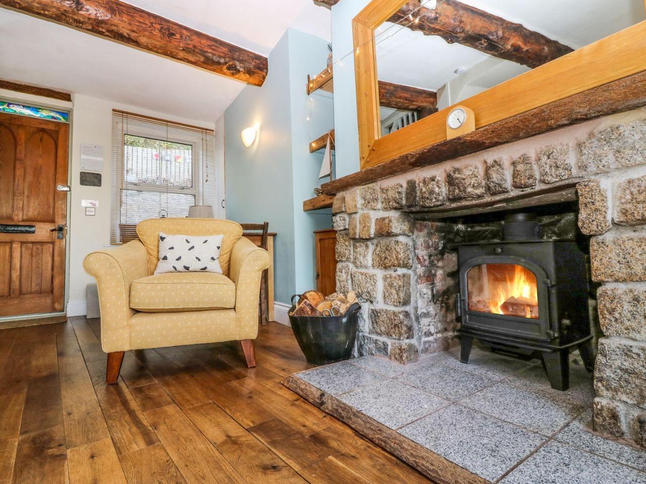 8 St. Johns Road * Plymouth