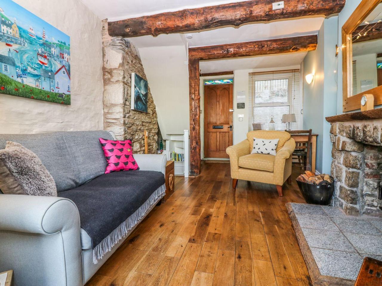 8 St. Johns Road * Plymouth