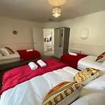 Octagon Apartment 3