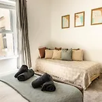 Central Plymouth Georgian Apartment - Sleeps 5 - Private Parking - By Habita Property