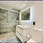Plymouth Hoe - Stunning 2 Bedroom Lower Ground Floor Apartment