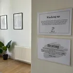 Central Plymouth Apartment - Sleeps 6 - Close To The Royal William Yard