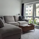 Brand New Large Flat By The Sea With Free Parking