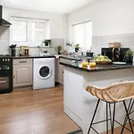 Central Plymouth Home - Sleeps Up To 10 - Free On Street Parking - Pets Welcome - By Luxe Living