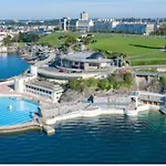 Beautiful Holiday Home Near Plymouth For 4