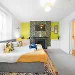 Beautiful Marseille Boutique - Sleeps 4