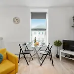 Fashionable Apartment In Plymouth - Sleeps 4