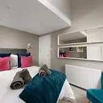 Boutique Plymouth Apartment By Royal William Yard - Mezzanine - Parking - Habita Property