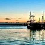 Royal William Yard Apartments - Large And Luxurious With Free Parking