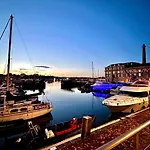 Royal William Yard Apartments - Large And Luxurious With Free Parking