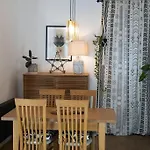 Large Home Sleeps 6 Central Location Free Parking