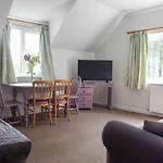 Bench Tor Apartment