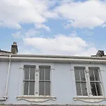 Alexandra - Large 3 Bed Perfect For Contractors, Free Parking, Fast Wifi And Great Value!