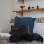 Modern Spacious 6 Bed In Central Plymouth With Parking