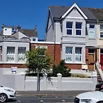 Apartment Two - Private Car Park, Comfortable And Well Equipped - By Ocean City Retreats