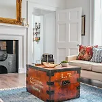 9 Admiralty House Stunning Luxury Apartment With Free Parking