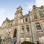 Lofty Apartment In Plymouth