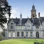 Lofty Apartment In Plymouth