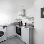 Boujis Central Plymouth Apartment - Sleeps 4 - Habita Property