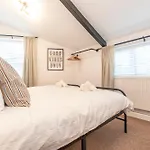 The Corner Stop~ Dog Friendly Holiday Let In Plymouth