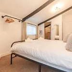 The Corner Stop~ Dog Friendly Holiday Let In Plymouth