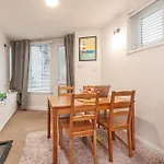 The Corner Stop~ Dog Friendly Holiday Let In Plymouth