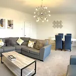 Private Parking, Urban Comfort & City Haven