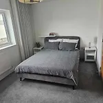 Entire 2 Bedroom House Modern Stylish Luxury