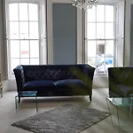 The Hoe, Beautiful 5-Bedroom House, Garden, Secure Parking, Sleeps 12