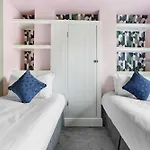 Harbour Court Plymouth - Free Parking - Tucked Away On The Barbican With Courtyard - By Ocean City Retreats