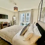 The Cosy, Exceptional One Bed Apartment With Free Parking