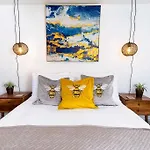 Luxurious Large Townhouse In The Heart Of Barbican