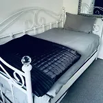 Central City Centre 3 Bedroom Home Private Parking