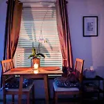 City Centre Apartment With South Facing Patio, 10 Minutes Walk To The Harbour