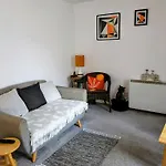City Centre Apartment With South Facing Patio, 10 Minutes Walk To The Harbour