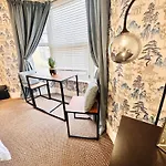 Best Deal Comfy Central & Chic 1 Bed Apartment In Plymouth