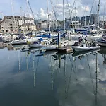 City Centre Apartment With South Facing Patio, 10 Minutes Walk To The Harbour