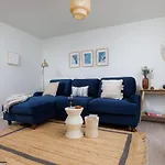 Luxury First Floor 2 Bed Apartment