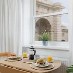 Luxury First Floor 2 Bed Apartment
