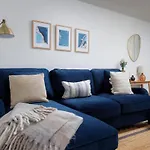 Luxury First Floor 2 Bed Apartment