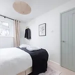 Luxury Ground Floor 2 Bed Apartment