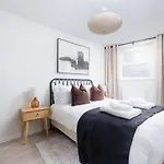 Luxury Ground Floor 2 Bed Apartment